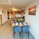 Сasa de vacaciones Mchome Neues Und Sonniges Doppelhaus, 2 Mit Grossen Garten Und E-ladestation In Bei Graz