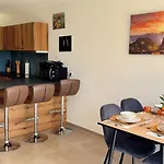 Mc Neues Und Sonniges Doppelhaus, 2 Mit Grossen Garten Und E-ladestation In Bei Graz *