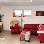 Tatil Evi Mc Neues Und Sonniges Doppelhaus, 2 Mit Grossen Garten Und E-ladestation In Bei Graz