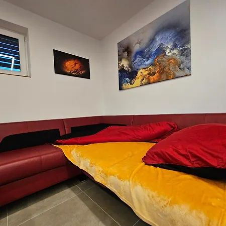 Mc Neues Und Sonniges Doppelhaus, 2 Mit Grossen Garten Und E-ladestation In Bei Graz Nyaraló