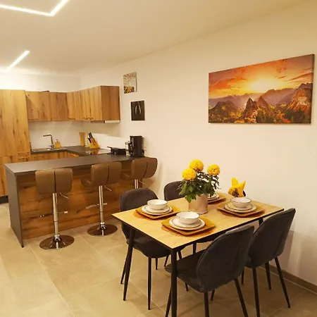 Mc Neues Und Sonniges Doppelhaus, 2 Mit Grossen Garten Und E-ladestation In Bei Graz Feriehus *