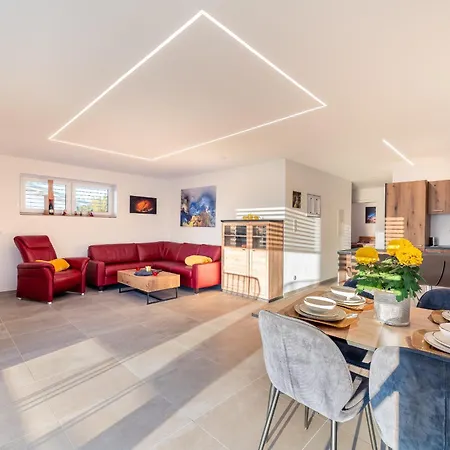 Mc Neues Und Sonniges Doppelhaus, 2 Mit Grossen Garten Und E-ladestation In Bei Graz *