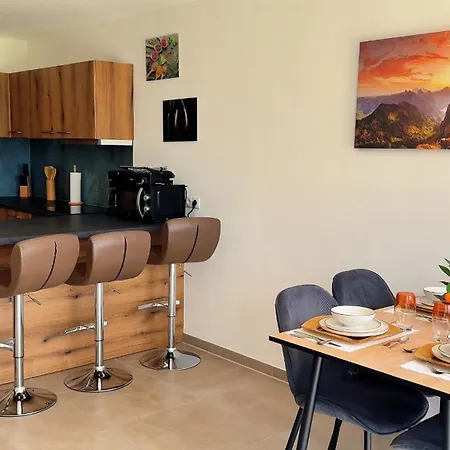 Mc Neues Und Sonniges Doppelhaus, 2 Mit Grossen Garten Und E-ladestation In Bei Graz *