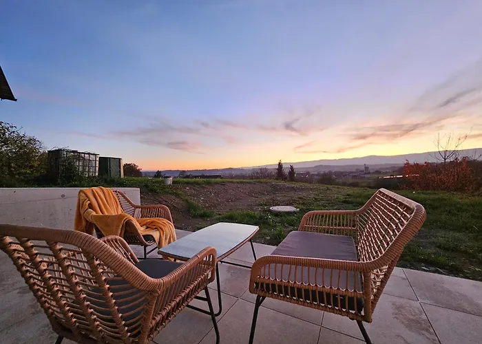 Holiday home Mc Neues Und Sonniges Doppelhaus, 2 Mit Grossen Garten Und E-ladestation In Bei Graz Dobl-Zwaring