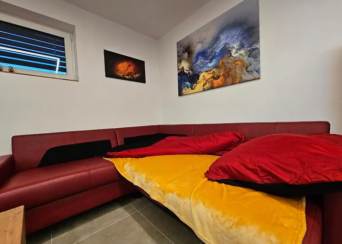 Mc Neues Und Sonniges Doppelhaus, 2 Mit Grossen Garten Und E-ladestation In Bei Graz Holiday home