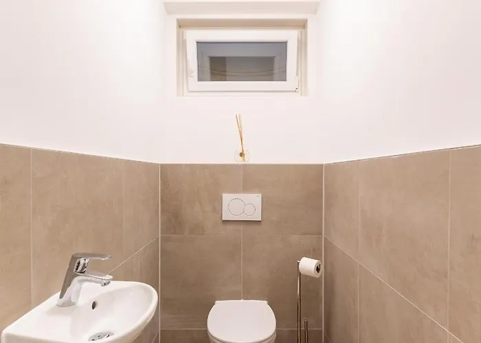 Mc Neues Und Sonniges Doppelhaus, 2 Mit Grossen Garten Und E-ladestation In Bei Graz Holiday home Dobl-Zwaring