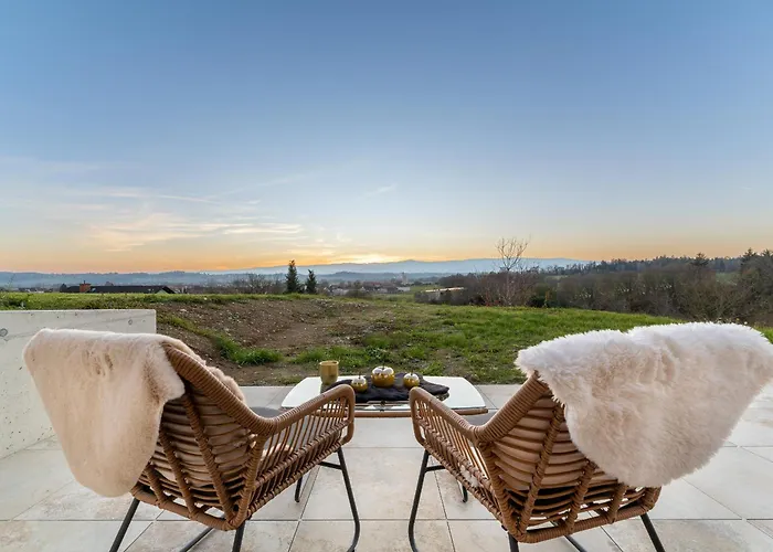 Mc Neues Und Sonniges Doppelhaus, 2 Mit Grossen Garten Und E-ladestation In Bei Graz Holiday home Dobl-Zwaring