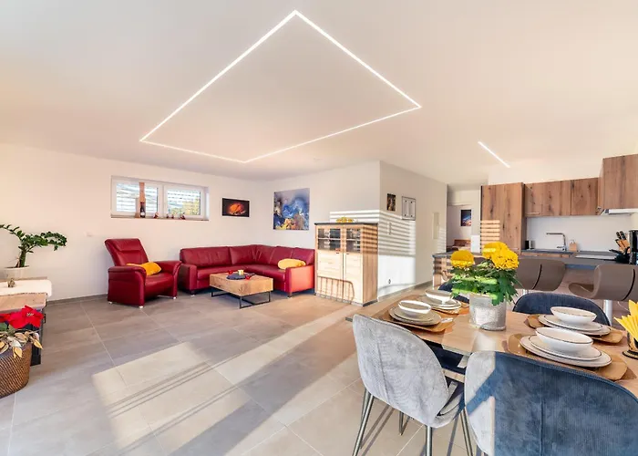 Mc Neues Und Sonniges Doppelhaus, 2 Mit Grossen Garten Und E-ladestation In Bei Graz *