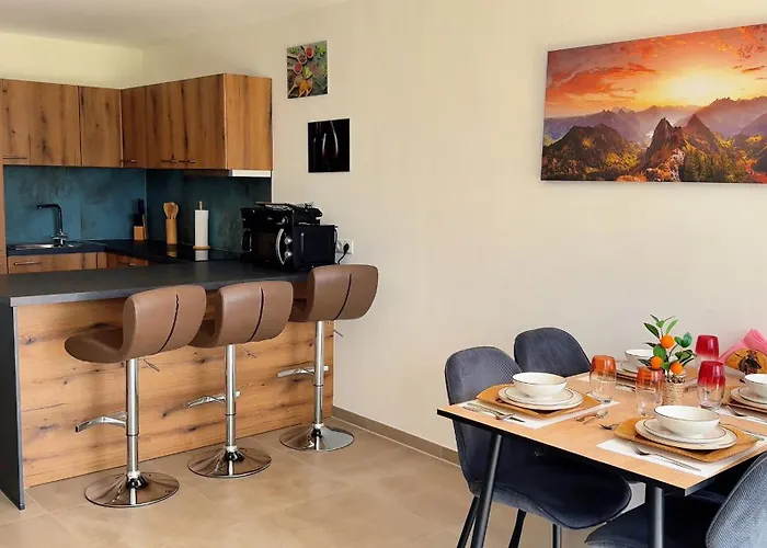 Mc Neues Und Sonniges Doppelhaus, 2 Mit Grossen Garten Und E-ladestation In Bei Graz *